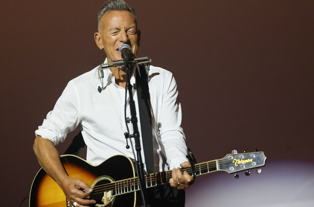Bruce Springsteen announces 2026 tour ‘in defense of America,’ starting in Minneapolis