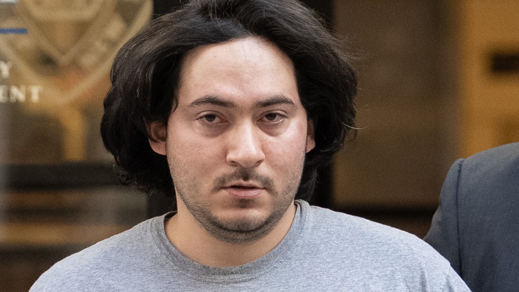 MAGA troll ‘doesn’t remember’ setting Black woman’s boot on fire in Midtown clash