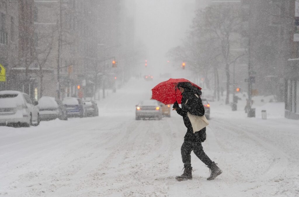 Blizzard cancels thousands of flights as NYC braces for 18 to 22 inches of snow