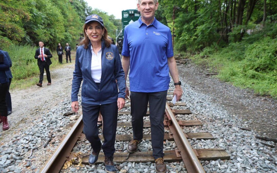 Transit union boss threatens to spend millions fighting ‘ignorant’ Hochul on MTA crew sizes