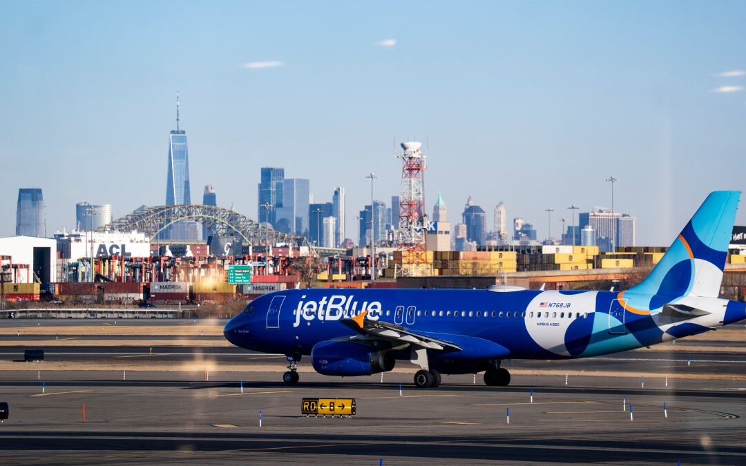 FAA briefly grounds all JetBlue flights after request from airline