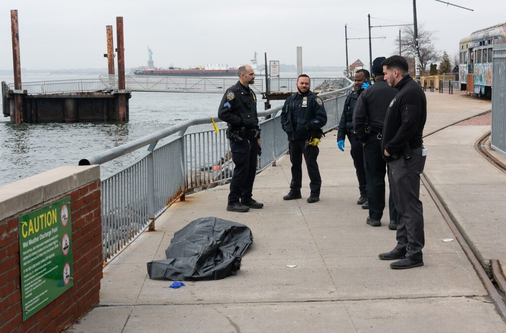 Dead man’s body found on Red Hook shoreline in Brooklyn