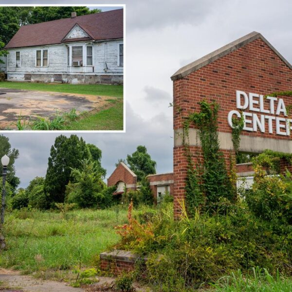FBI investigates abandoned 3D-housing project in struggling Illinois town on the brink of collapse