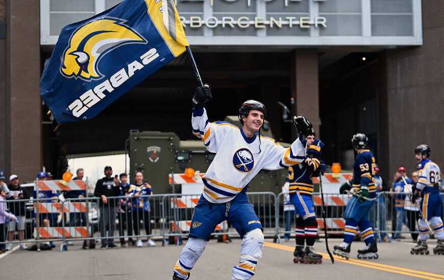 Hockey Fans in Buffalo Finish ‘O Canada’ After Singer’s Mic Malfunctions