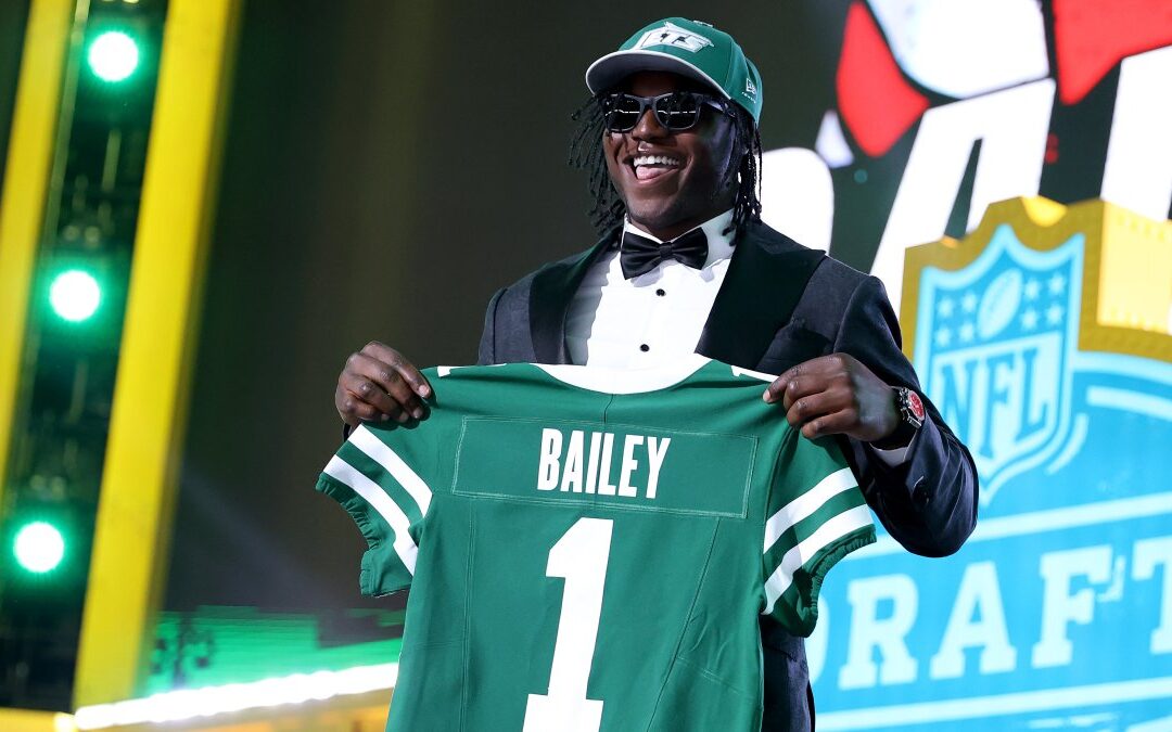Jets take Texas Tech edge rusher David Bailey at No. 2 and Oregon tight end Kenyon Sadiq at No. 16