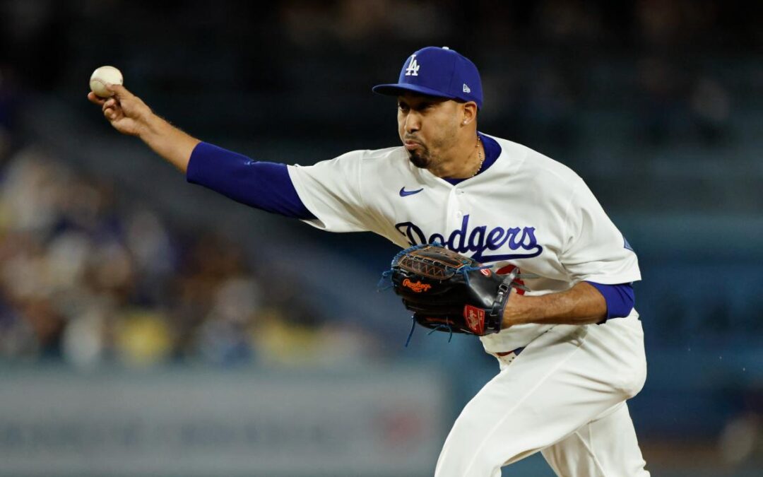 Dodgers expect Edwin Díaz to pitch vs. Mets, after checking out his knee