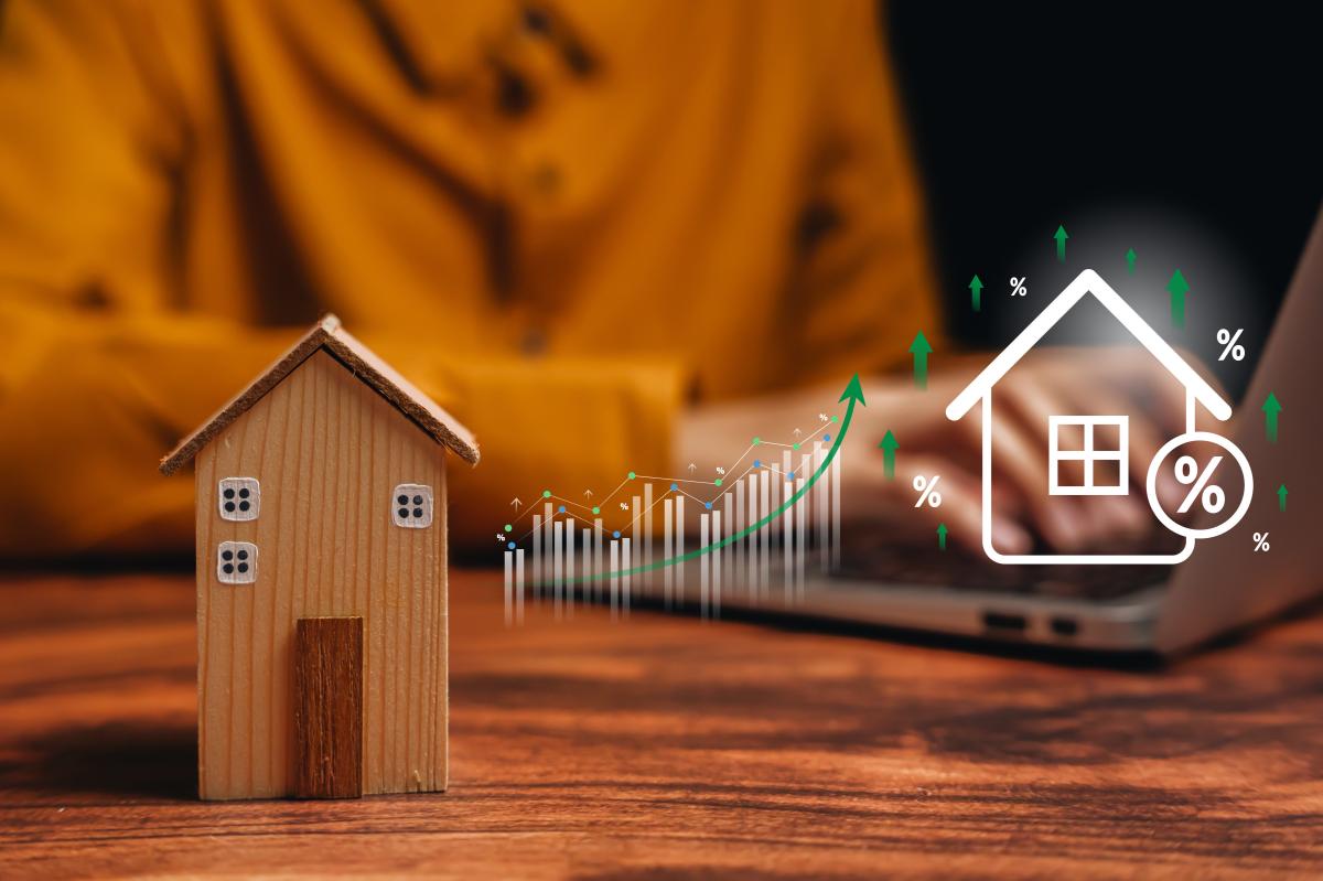 Average US mortgage payment skyrockets to historic new high, now over $2K