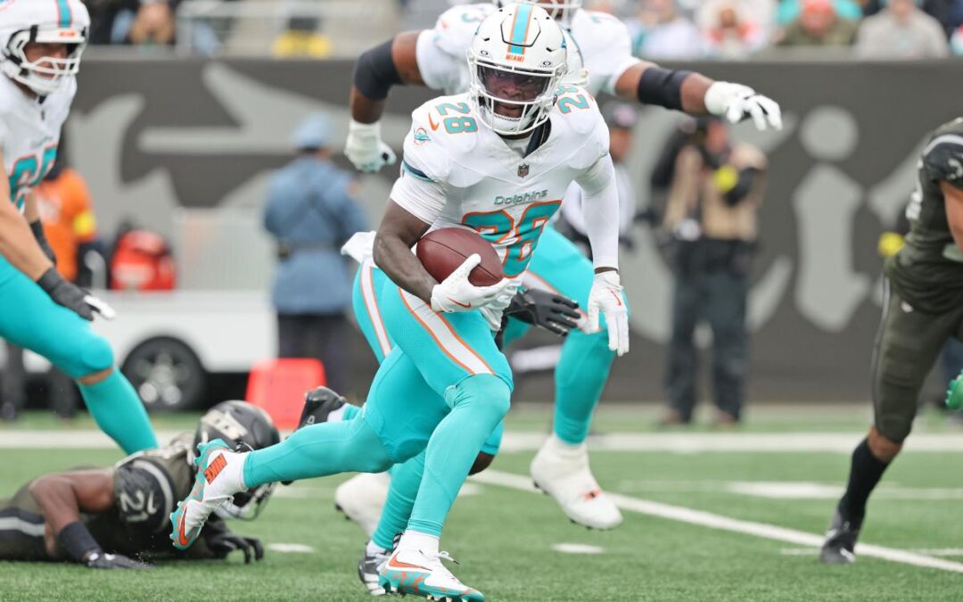 Dolphins front office takes definitive stance on De’Von Achane amid trade rumors
