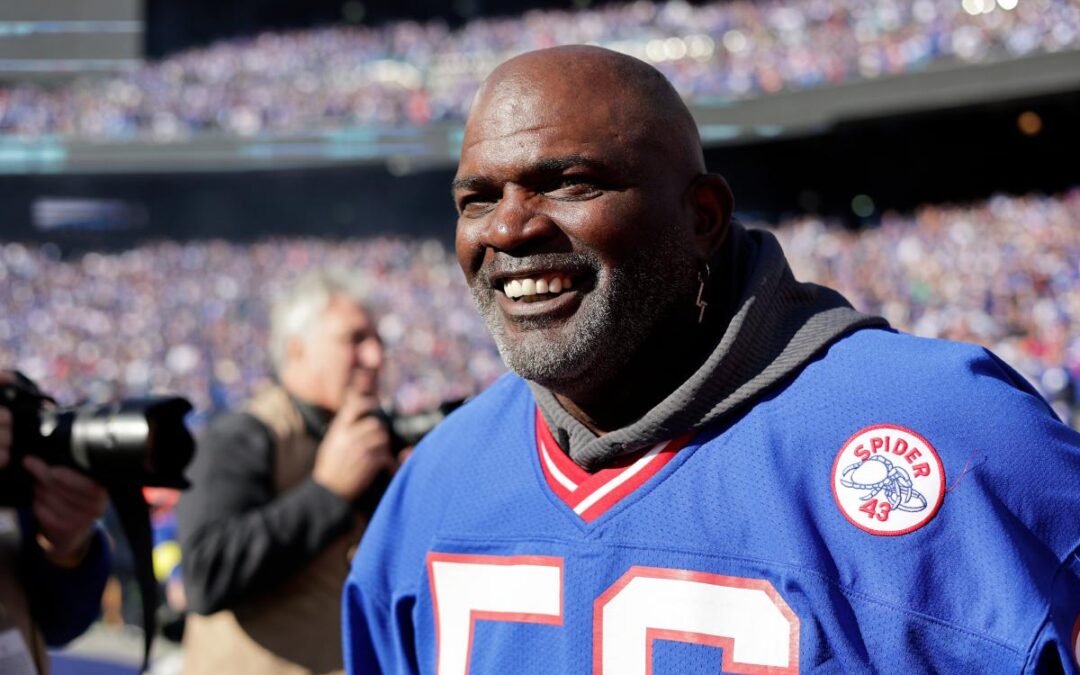 Giants legend Lawrence Taylor battling pancreatitis during lengthy hospital stay