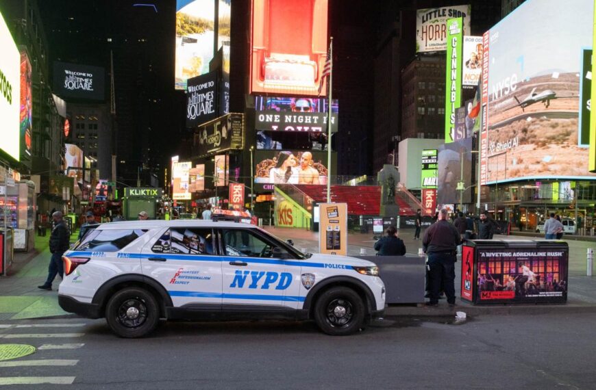 6-month-old baby girl found abandoned in Times Square: NYPD