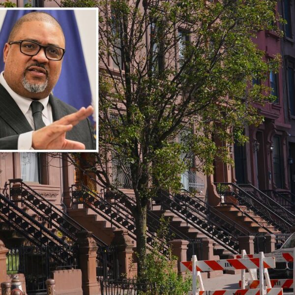 Fraudster stole Manhattan brownstone with help from huge web of conspirators: DA