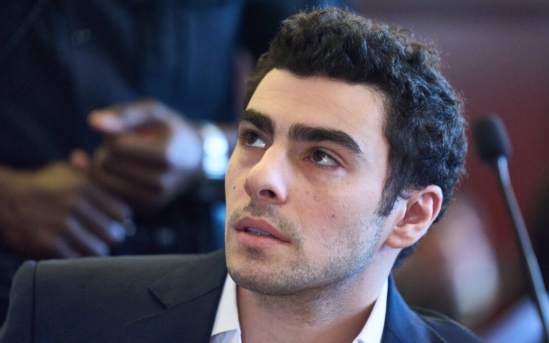 Judge allows gun and notebook as evidence at Luigi Mangione's murder trial