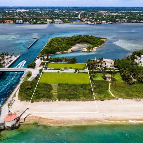Vacant Florida lot lists for $99M in a balmy playground for billionaires