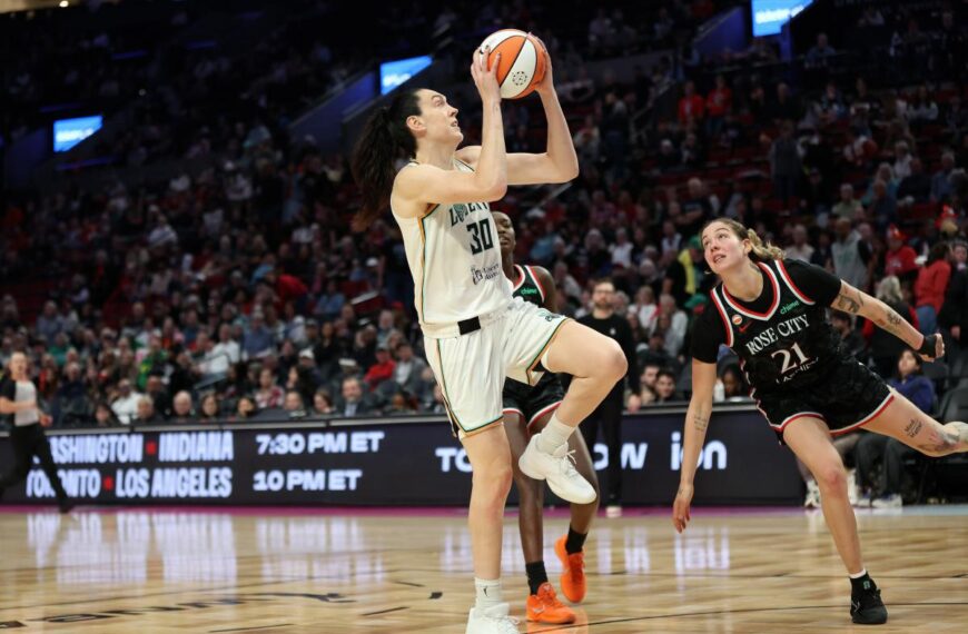 Breanna Stewart delivers on her Liberty promise as they bounce back to beat Fire