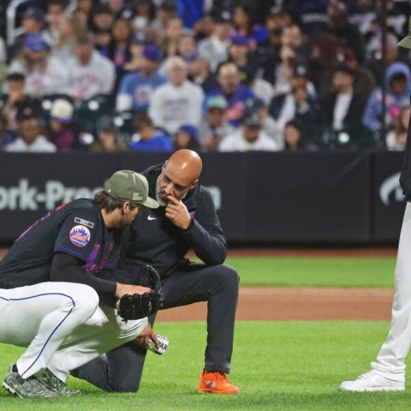 Clay Holmes fractures fibula in loss to Yankees in latest Mets injury nightmare