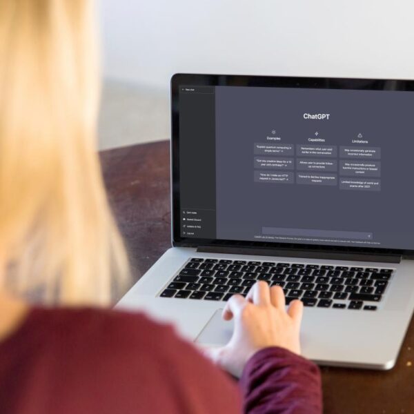 Small business owners are turning to AI to manage their many companies — especially creative tasks: survey
