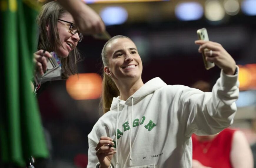 Oregon homecoming derailed for injured Sabrina Ionescu, Satou Sabally