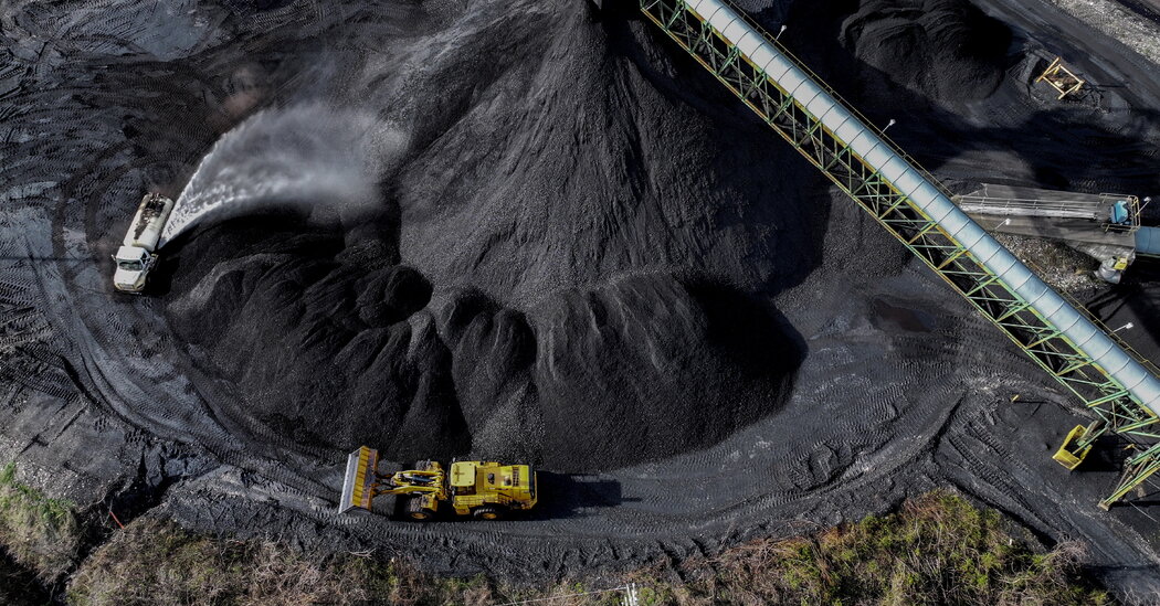 Trump Offers Funds for First New U.S. Coal Plants in 13 Years