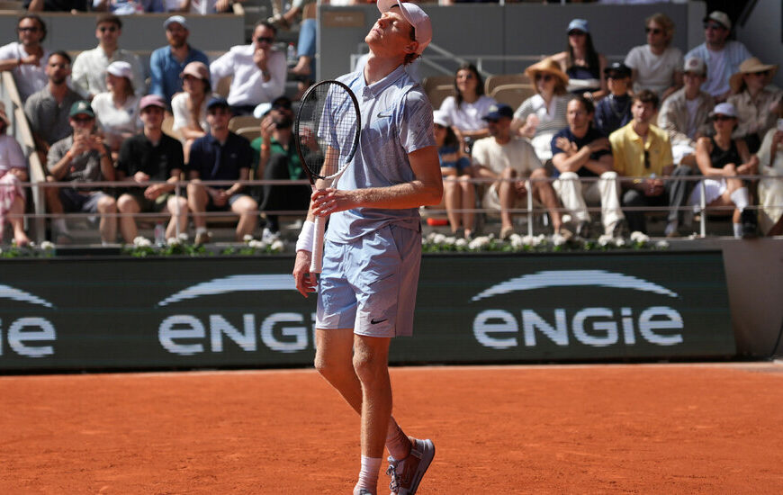 Tennis Giants Tumble