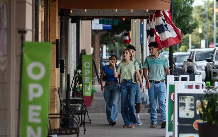 Will SpaceX Fortunes Trickle Down to This Texas Town?