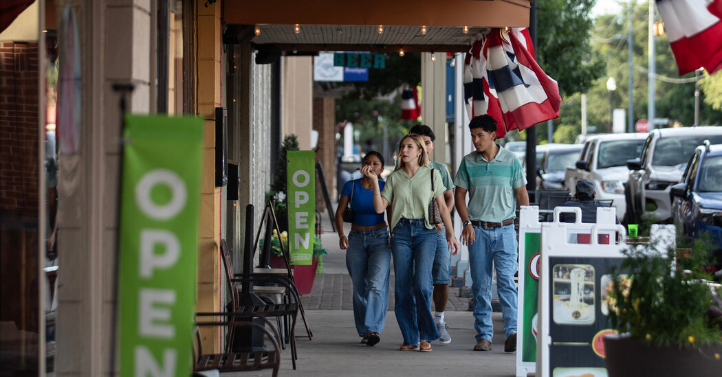 Will SpaceX Fortunes Trickle Down to This Texas Town?