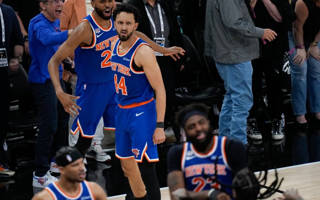 Inspired by Robinson, Knicks bench shines against Spurs to capture 13th straight win