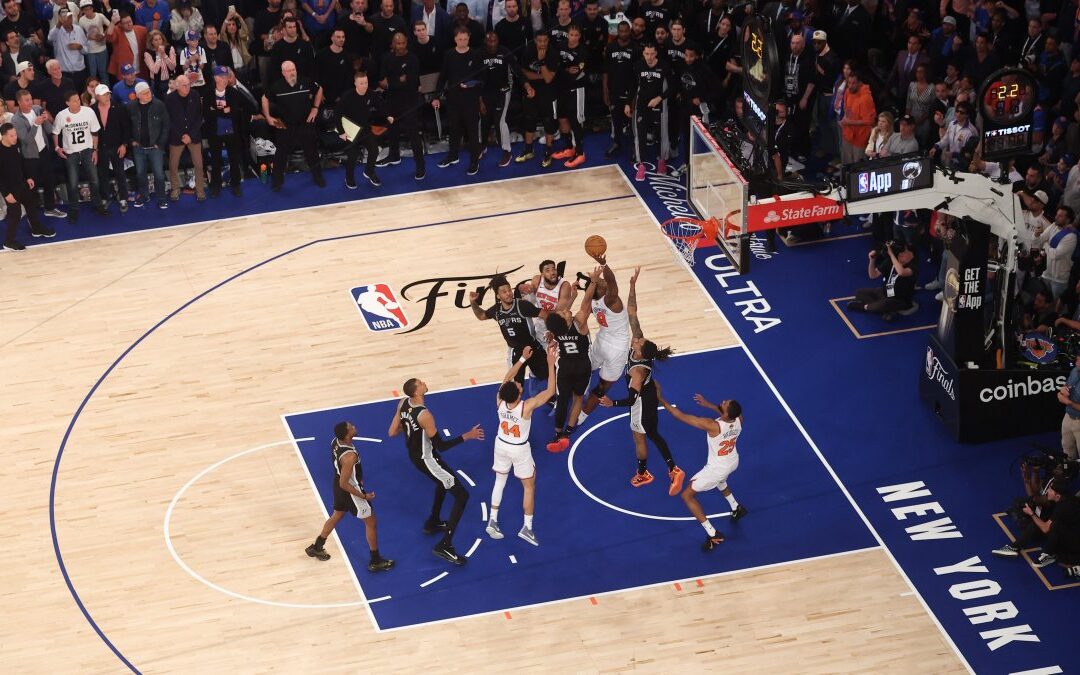 Knicks rally from 29 to stun Spurs 107-106 in historic NBA Finals Game 4