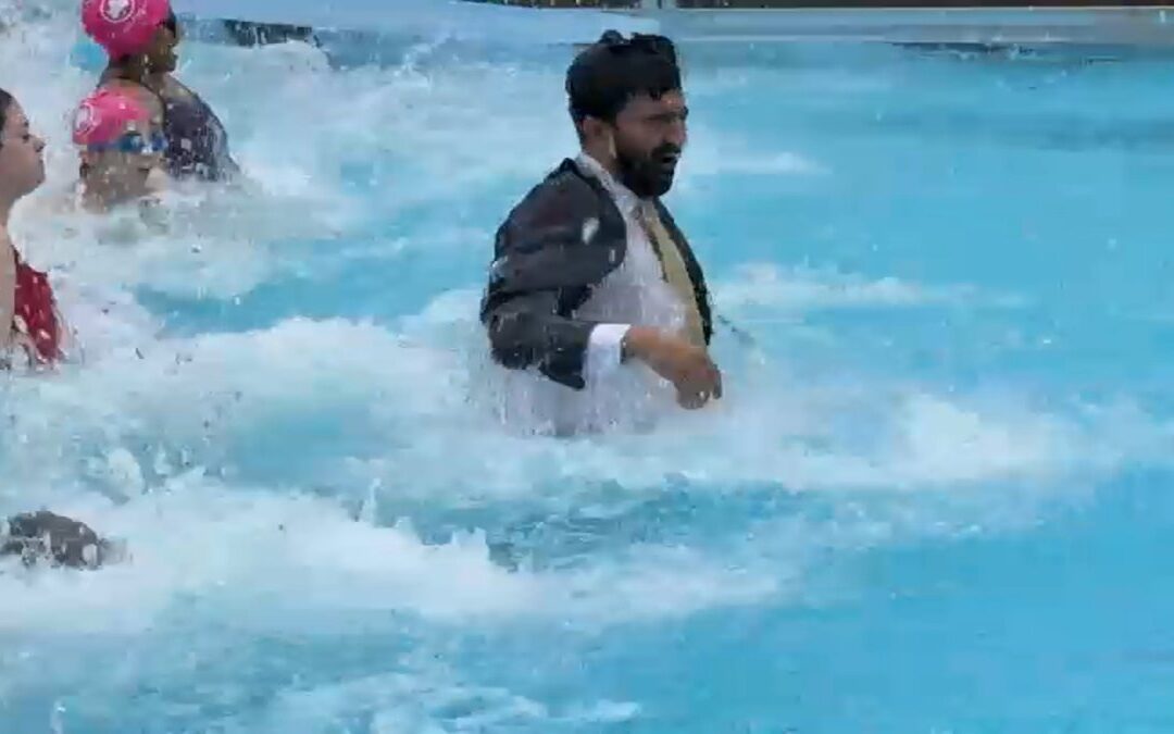 Wash and wear suit? Mayor Mamdani jumps into outdoor pool season