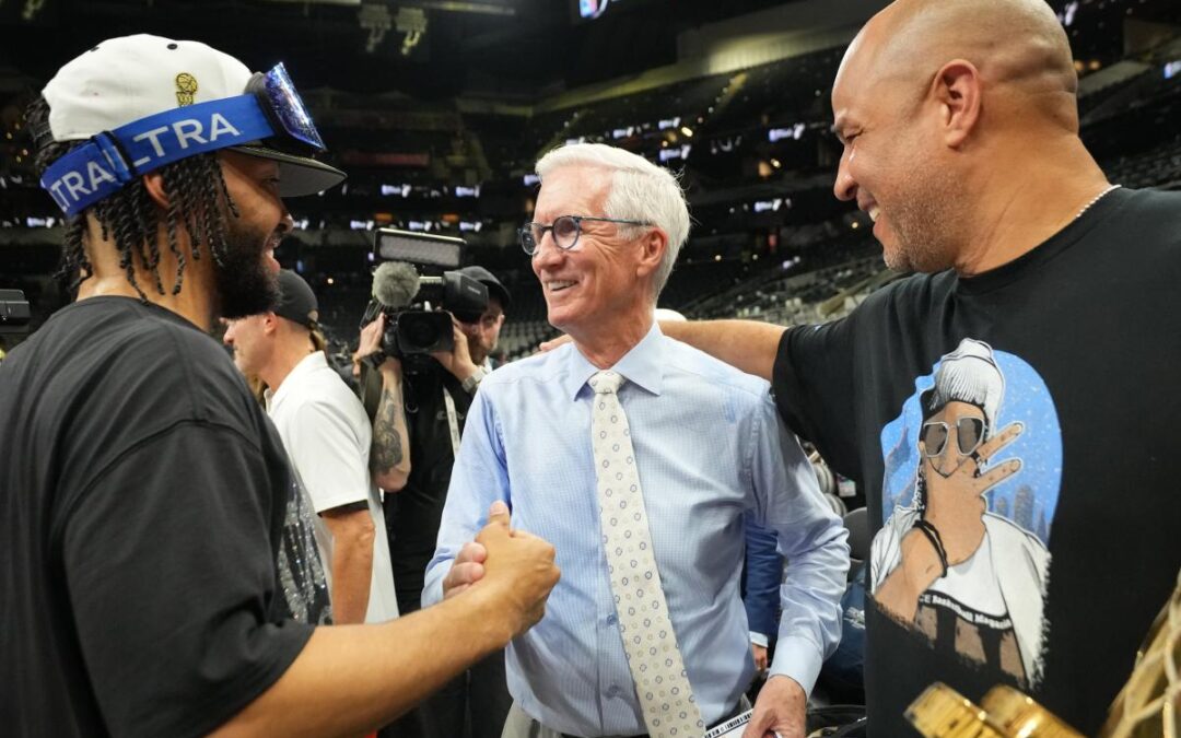 Knicks’ Hall of Fame broadcaster Mike Breen to emcee City Hall championship ceremony