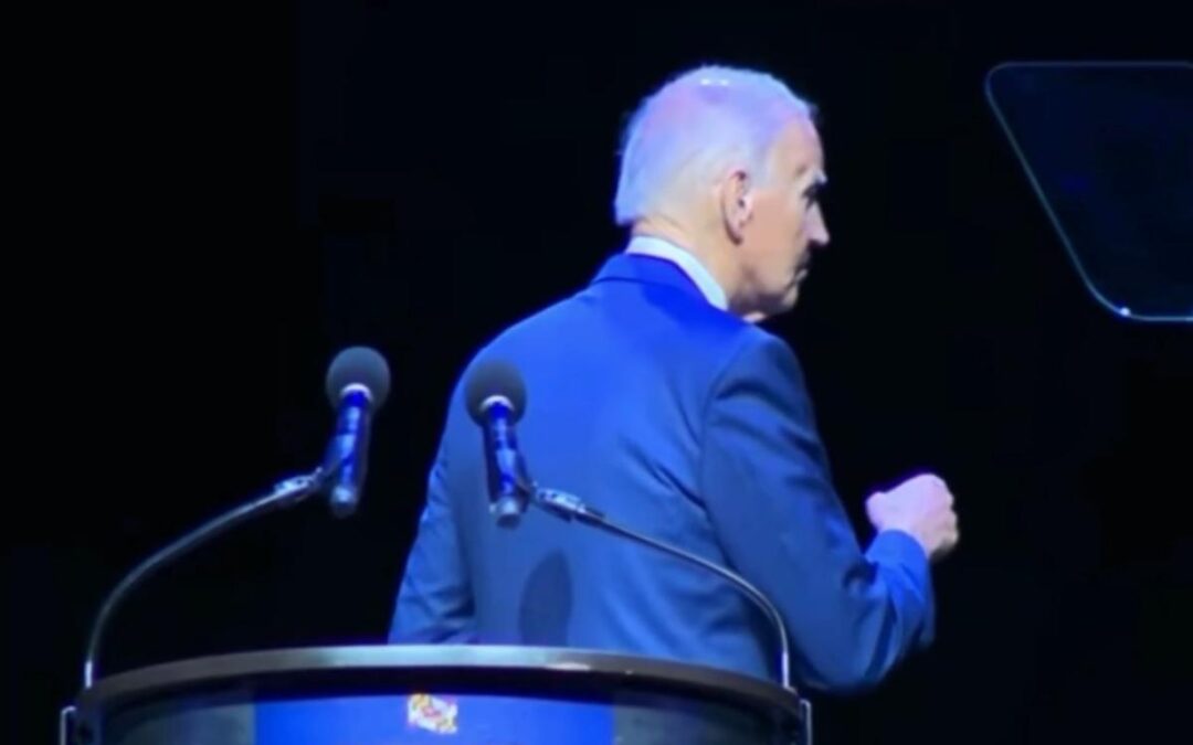 Joe Biden barely manages to find his way offstage at Dem gala after seeking directions