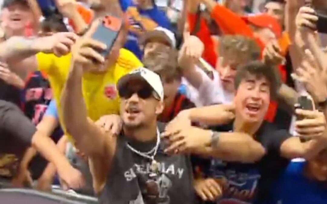 Josh Hart celebrates among fans during wild Knicks parade moment