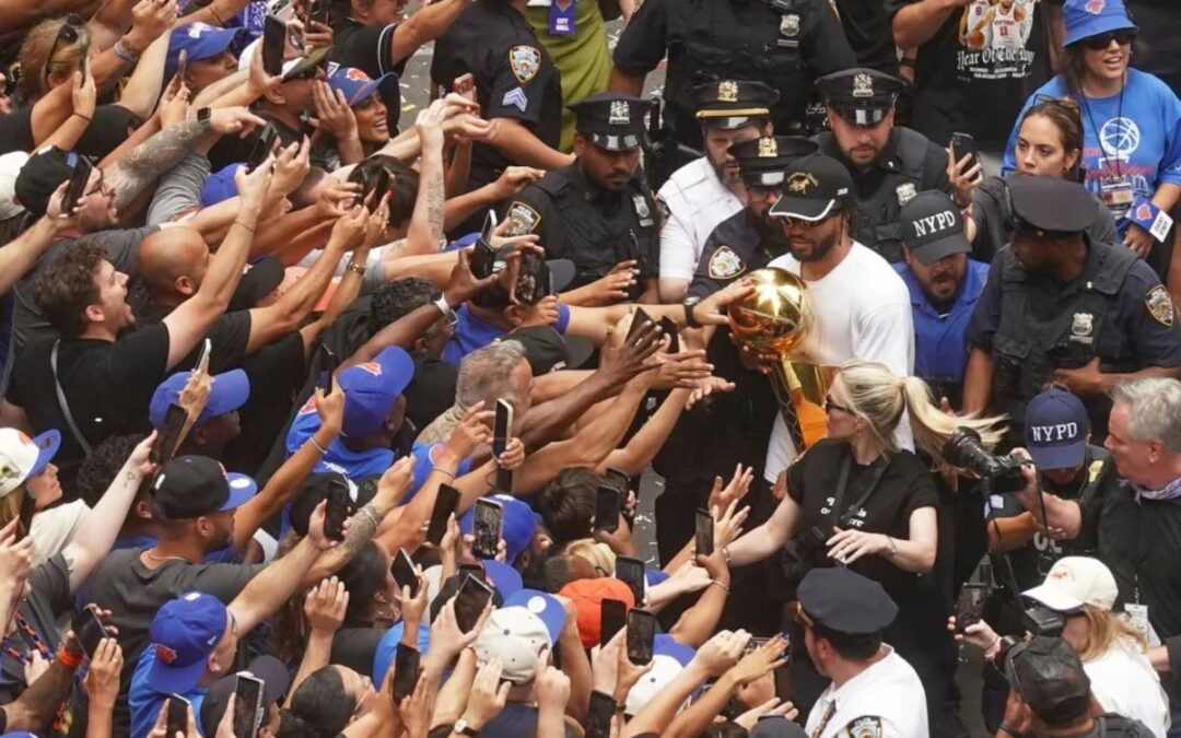 Striking Jalen Brunson image reveals insane love fans have for NBA finals MVP at championship parade