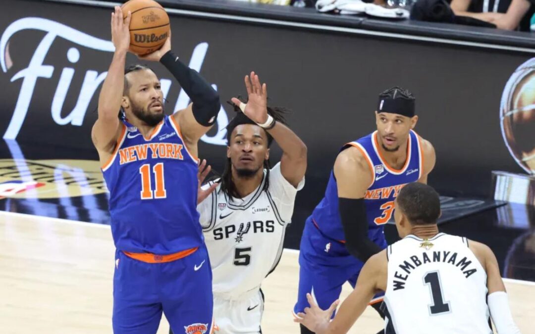 Jalen Brunson blinked— and somehow the Knicks held on