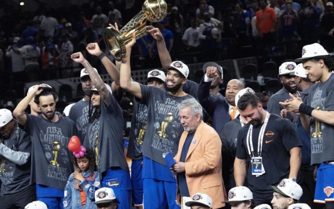 Karl-Anthony Towns celebrates with dad, pays tribute to late Mom after title win